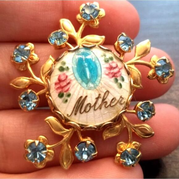 Guilloch Jewelry - VINTAGE GUILLOCHE MOTHER RELIGIOUS RHINESTONE FLOWER 1.5" BROOCH EUC